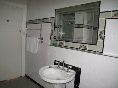 B&B Wodonga - Art Deco Accommodation - Accommodation Gold Coast 9