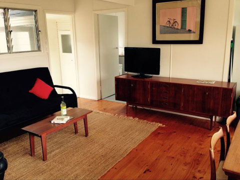 Cosy Seaside Cottage - 1 Gold Coast 3