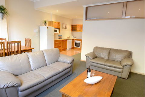 Falls Creek Country Club - Accommodation Gold Coast 9