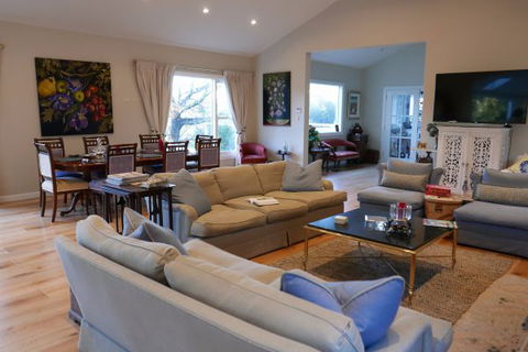 Fernhill Chestnut Farm - Gold Coast 4U 3