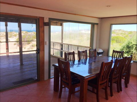 Fowlers Bay Beach House - Gold Coast 4U 4