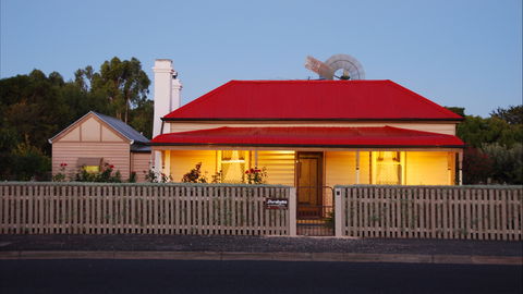 Shurdingtons Cottage - Accommodation Gold Coast 0