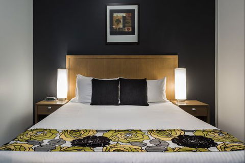 Mantra 100 Exhibition - Accommodation Gold Coast 2