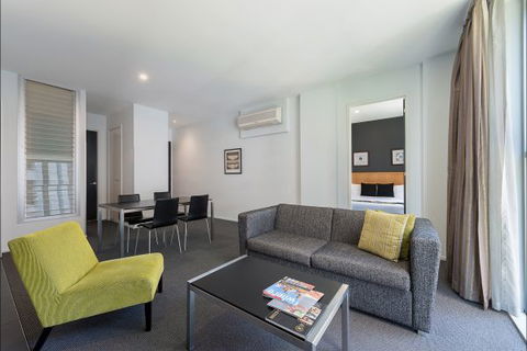 Mantra 100 Exhibition - Accommodation Gold Coast 3