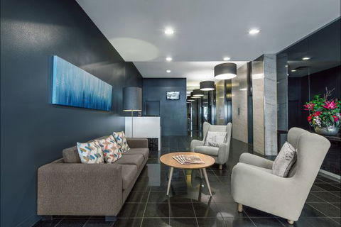 Mantra 100 Exhibition - Accommodation Gold Coast 4