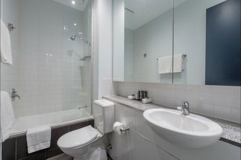 Mantra 100 Exhibition - Accommodation Gold Coast 6