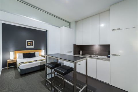 Mantra 100 Exhibition - Accommodation Gold Coast 7