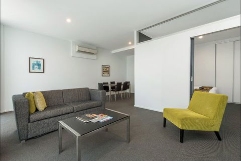 Mantra 100 Exhibition - Accommodation Gold Coast 8