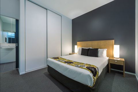 Mantra 100 Exhibition - Accommodation Gold Coast 9