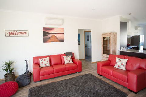 RED FIN Part Of BLUE FIN HOLIDAY HOMES - Accommodation Gold Coast 0