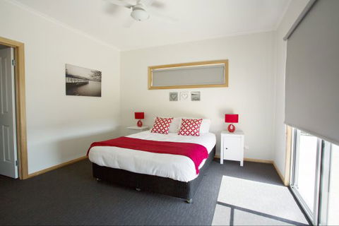 RED FIN Part Of BLUE FIN HOLIDAY HOMES - Accommodation Gold Coast 3