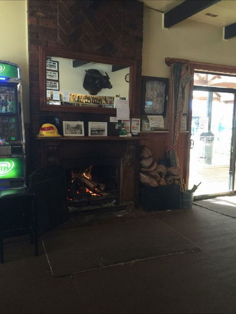 Royal Hotel Snake Valley - Accommodation Gold Coast 2