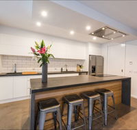The Bright House - Gold Coast 4U