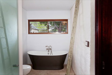 Vine Lodge Heritage Getaway - Accommodation Gold Coast 3