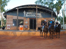 Murchison Oasis Roadhouse, Motel, Caravan Park - 1 Gold Coast 3
