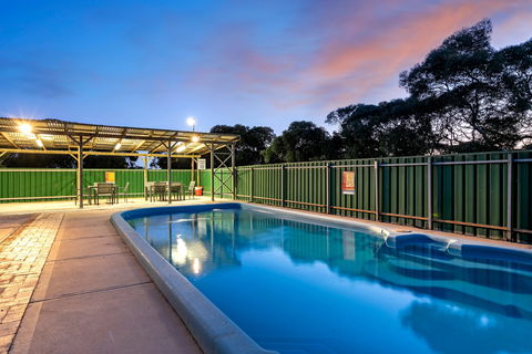 Border Village Roadhouse - Gold Coast 4U 1