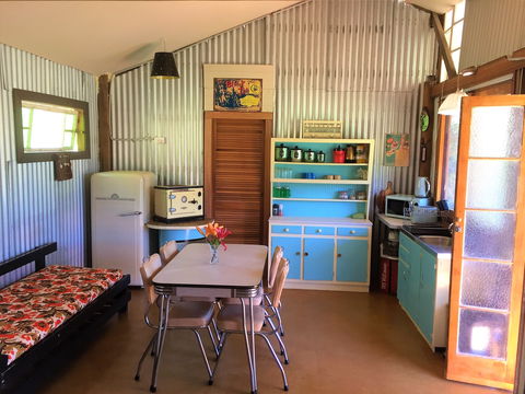 Fig Tree Retro Studio - Accommodation Gold Coast 6