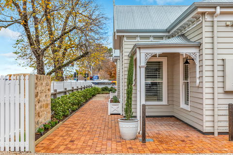 Grandview Accommodation - The Elm Tree Apartments - Accommodation Gold Coast 0