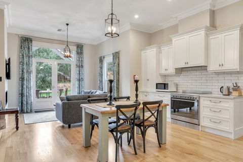 Grandview Accommodation - The Elm Tree Apartments - Accommodation Gold Coast 5