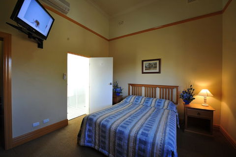 Hotel Victoria - Accommodation Gold Coast 0