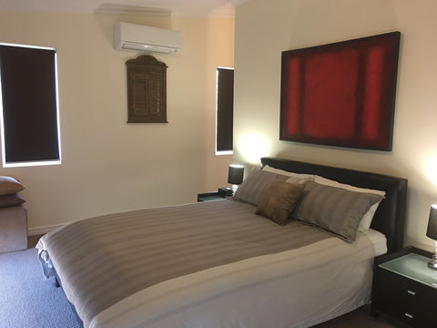 Kangaroo Hollow Preston Beach - Gold Coast 4U 3