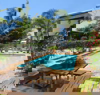 Lakes Waterfront Motel - Accommodation Gold Coast