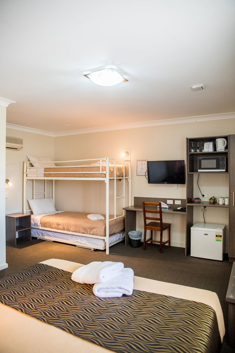 Lilac City Motor Inn And Steakhouse - Accommodation Gold Coast 1