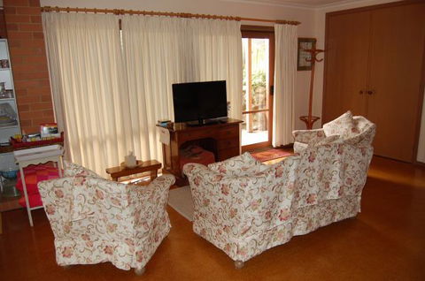 Gisborne BnB Peonies And Pomegranates  - Accommodation Gold Coast 4