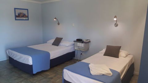 Queens Beach Hotel - Accommodation Gold Coast 0