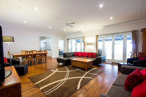 The Retreat Port Stephens - Gold Coast 4U 1