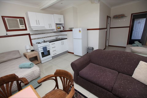 Across Country Motor Inn And Serviced Apartments - Accommodation Gold Coast 1