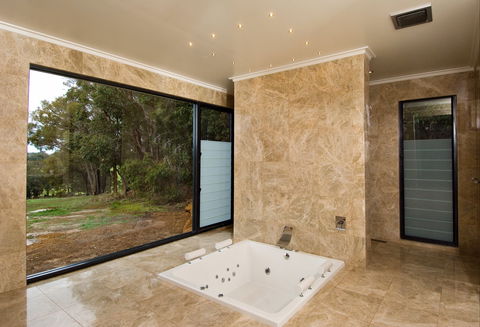 Chandeliers On Abbey - Gold Coast 4U 1