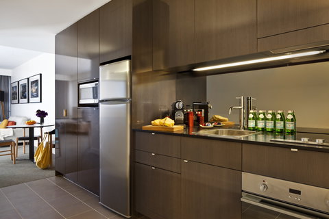 East Hotel + Apartments - Accommodation Gold Coast 1