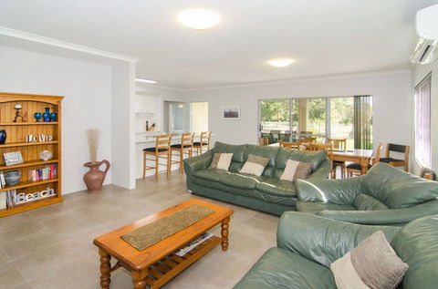 Fairway Isle - Accommodation Gold Coast 4