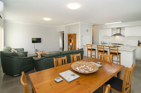 Fairway Isle - Accommodation Gold Coast 5