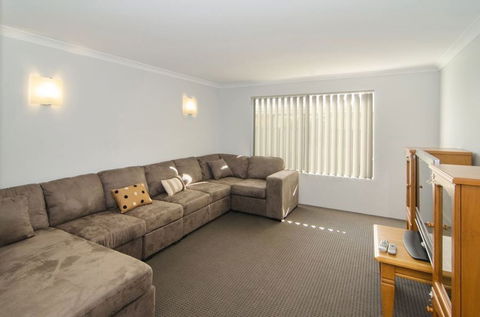 Fairway Isle - Accommodation Gold Coast 6