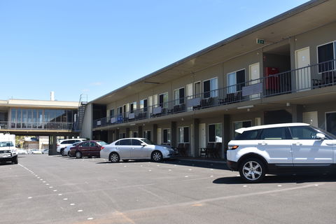 Karinga Motel, SureStay Hotel By Best Western - Accommodation Gold Coast 7