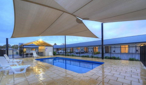Red Earth Motel - Accommodation Gold Coast 0
