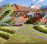 The Yellow Door Guesthouse - Gold Coast 4U