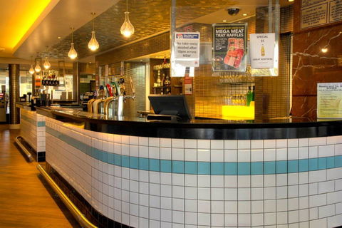 The Crown Hotel Motel - Accommodation Gold Coast 1