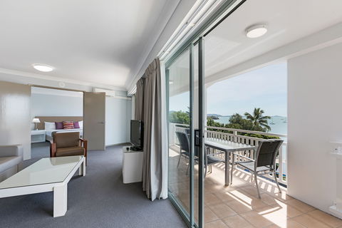 Airlie Beach Hotel - Accommodation Gold Coast 1