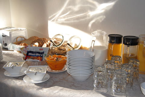 Airlie House Motor Inn - Accommodation Gold Coast 2
