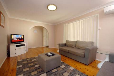 Barrack Point Holidays At Warilla Bowling Club - Accommodation Gold Coast 2