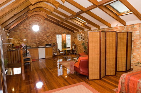 Bet's Bed And Breakfast Studio - Gold Coast 4U 1