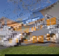 Calm Waters - Accommodation Gold Coast