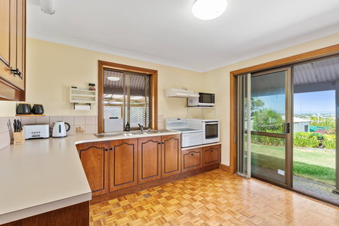 Century21 SouthCoast: Reef & Vines Port Noarlunga - Accommodation Gold Coast 2