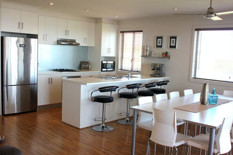 Cheers - Accommodation Gold Coast 1