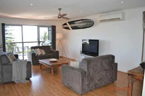 Cheers - Accommodation Gold Coast 2