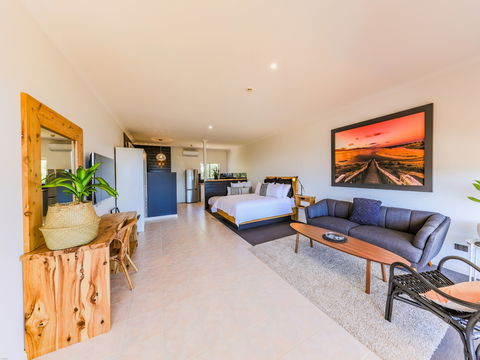 COAST Motel & Apartments - Accommodation Gold Coast 1