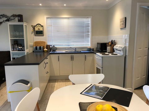 Flutterby's Beach Retreat Preston Beach - Gold Coast 4U 1